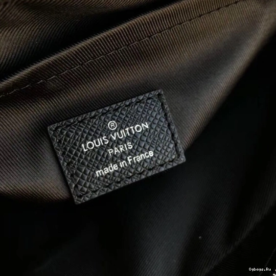 Vuitton OUTDOOR MESSENGER Louis PM 0224